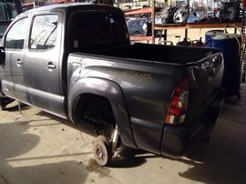 2015 TOYOTA TACOMA, GRAY, CREW CAB, 4.0L, AT. 4WD.  Z25243